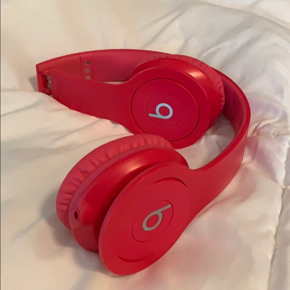 Beats Solo Hot Pink - Picture 1 of 2